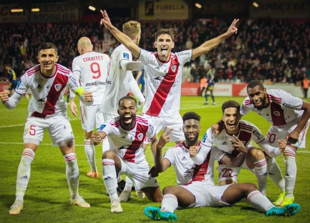 Pemain AC Ajaccio merayakan kemenangan. (instagram.com/acajaccio)