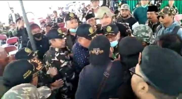 Kericuhan dalam deklarasi IKA GP Ansor Jatim di Surabaya.Ist