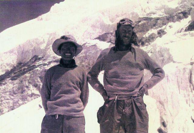 gambar Edmund Percival Hillary dan rekannya Tengzin Norgay (commons.m.wikimedia.org/Dirk Pons)