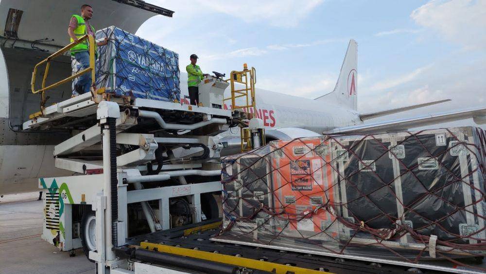 Logistik MXGP yang tiba di Bandara Internasional Lombok. (Dok. PT. AP Bandara Lombok)