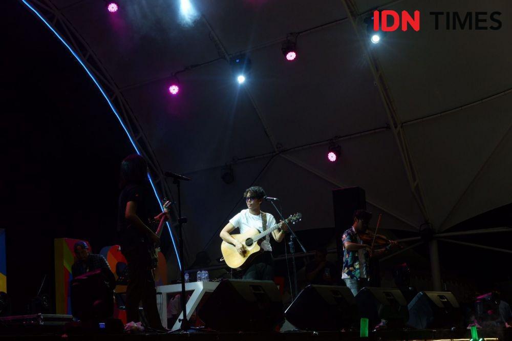 Keren! Budi Doremi Bikin Syahdu Friday Night Live di Balikpapan