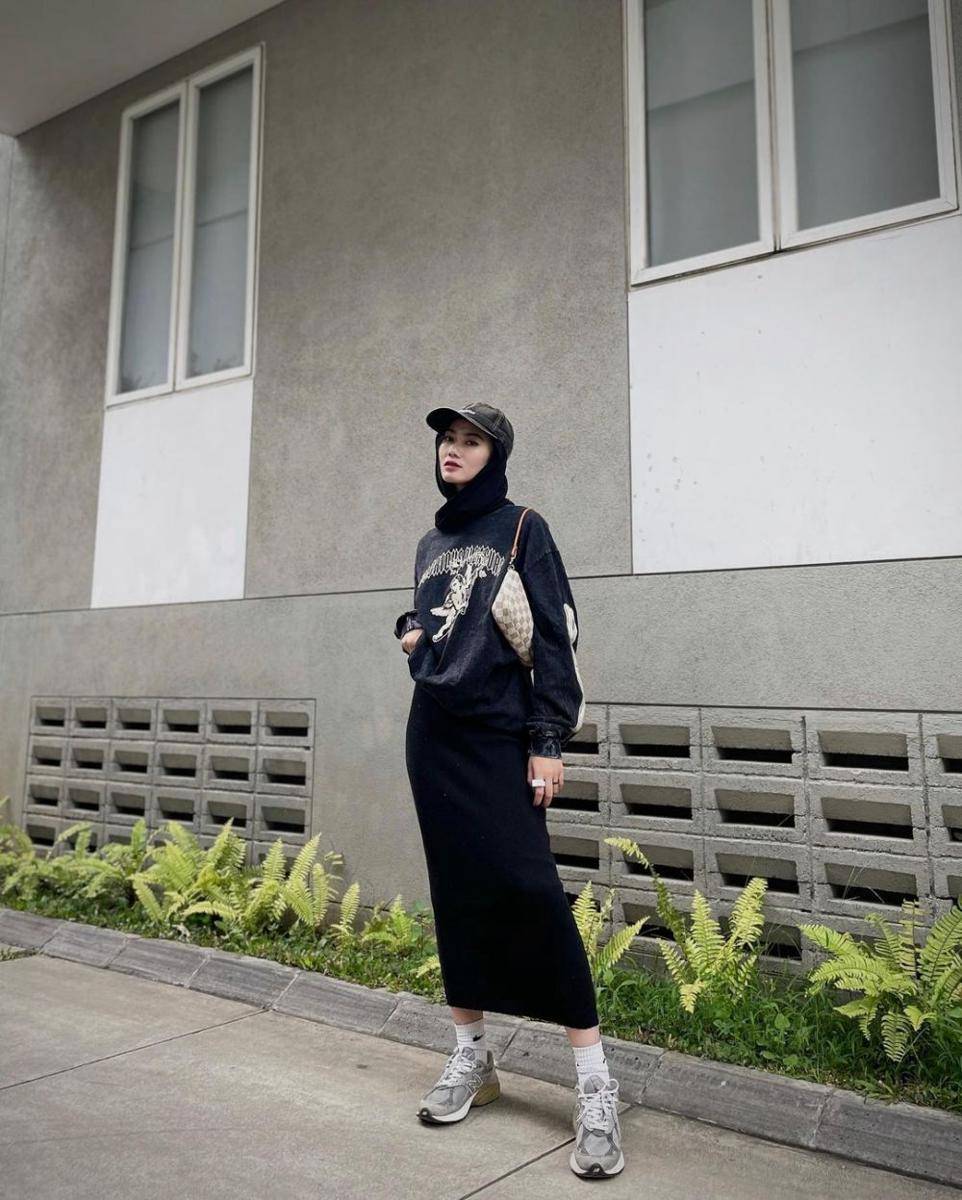 OOTD serba hitam ala 'cewek mamba' (instagram.com/andiniajengg)