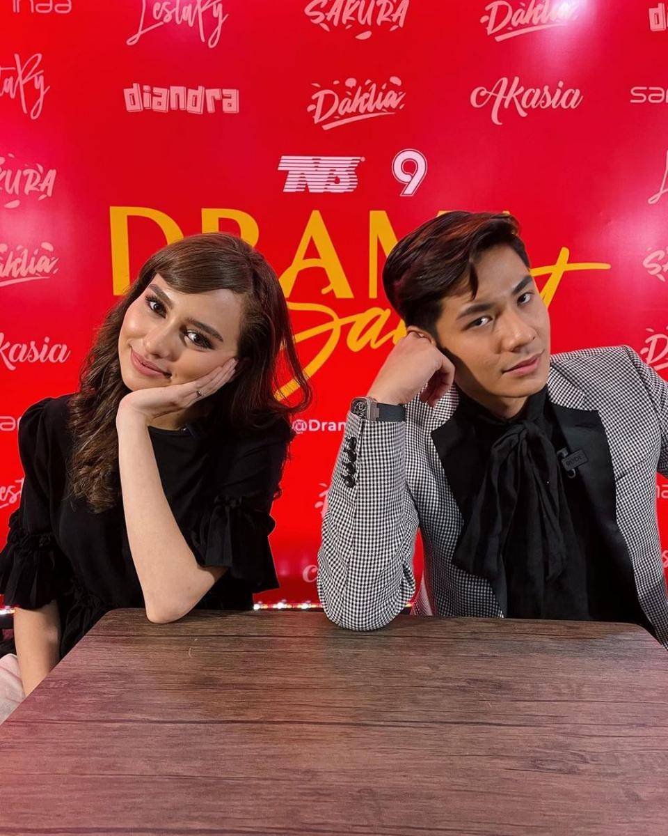potret Meerqeen dan Anna Jobling (instagram.com/annajobling)