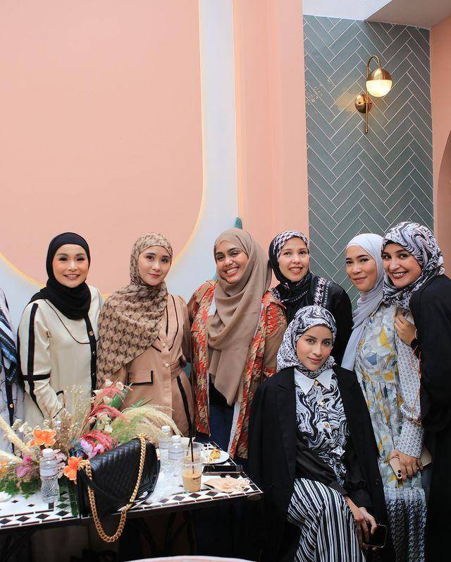 Momen grand opening butik terbaru Zaskia Sungkar  (instagram.com/zaskiasungkar15)