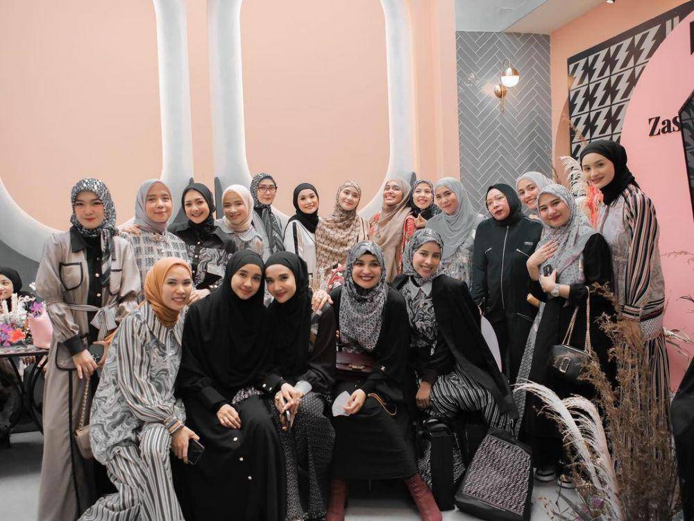 Momen grand opening butik terbaru Zaskia Sungkar  (instagram.com/zaskiasungkar15)