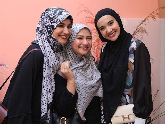 Momen grand opening butik terbaru Zaskia Sungkar  (instagram.com/zaskiasungkar15)