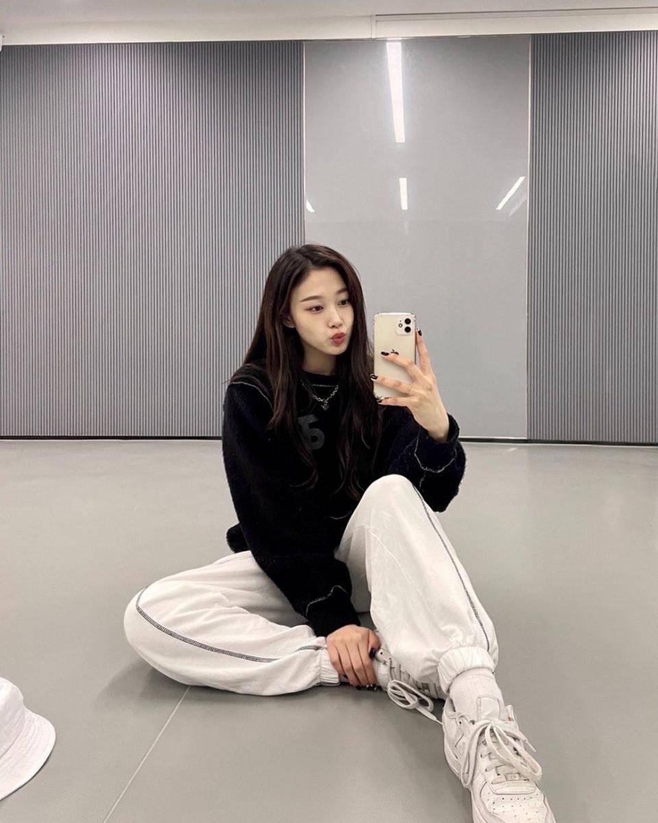 OOTD ala Giselle aespa (twitter.com/aespa_official)