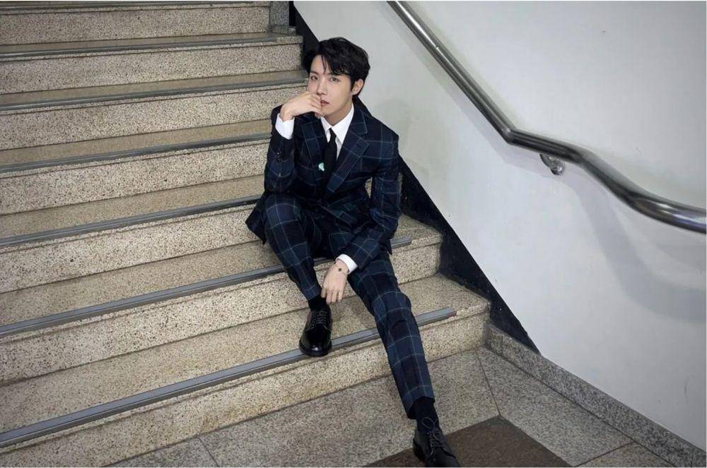 potret J-Hope di balik layar pre-recording KBS Music Bank (instagram.com/uarmyhope)
