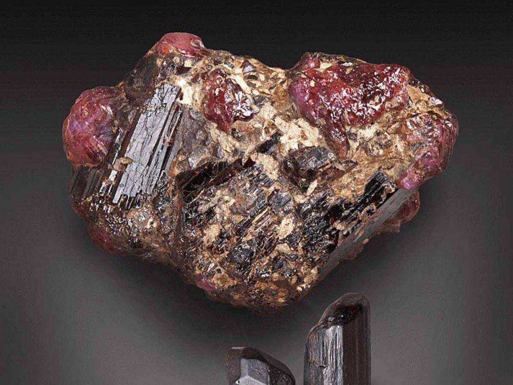 ilustrasi painite (theconversation.com)