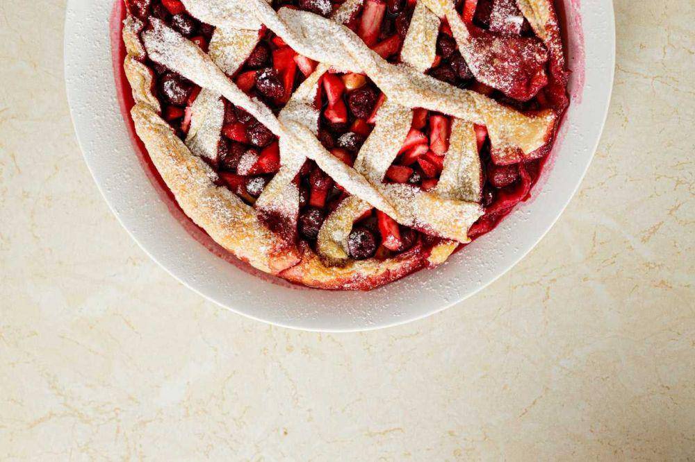 Apple Pie di atas piring(Pexels/Maksim Goncharenok)