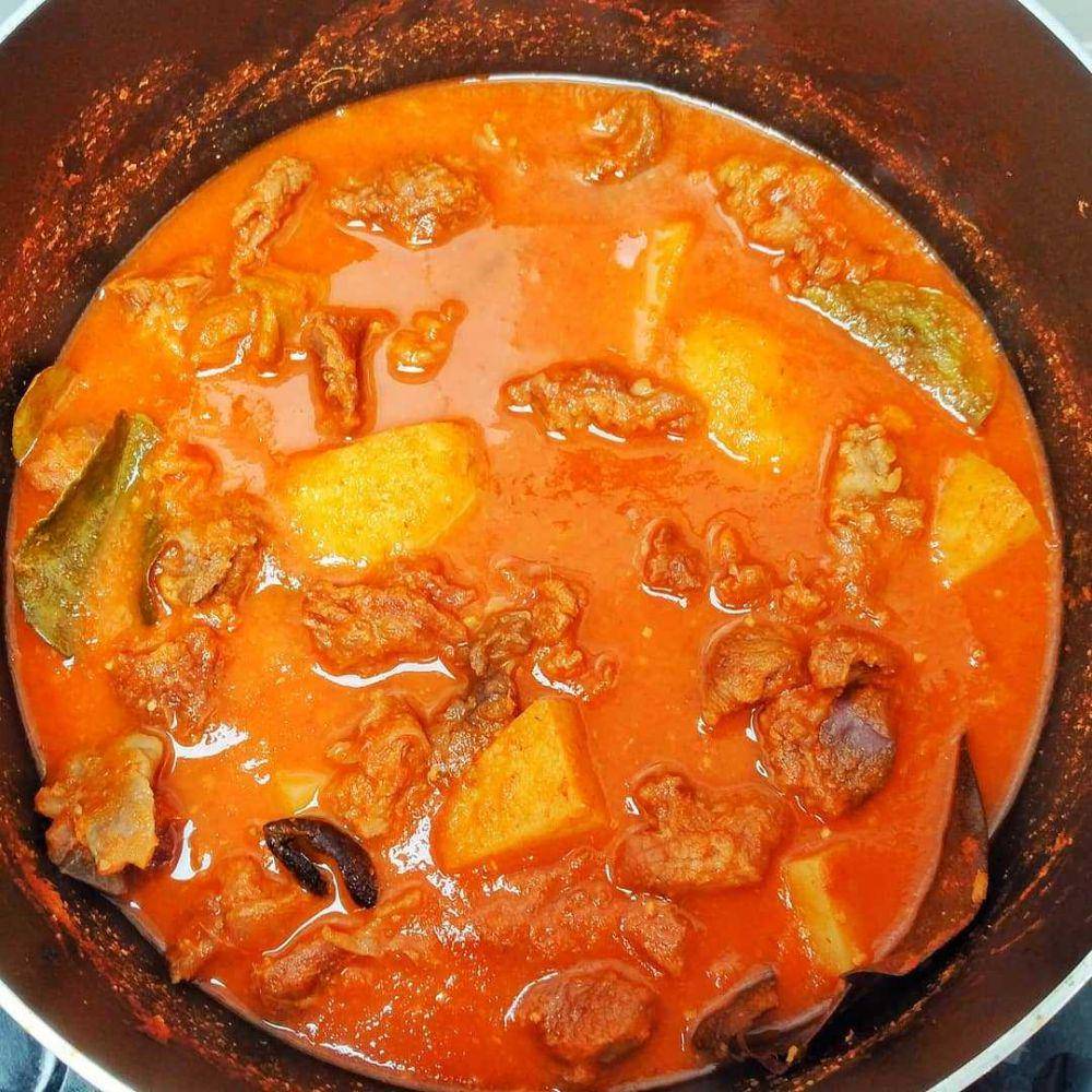 Asam padeh daging (Instagram.com/yuniartialfitri)