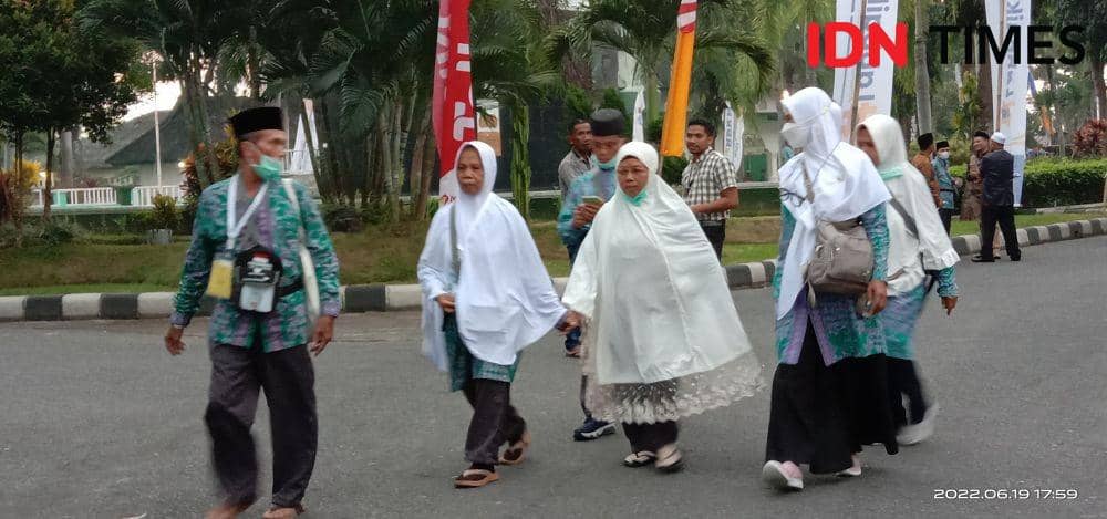 JCH NTB kloter pertama Embarkasi Lombok saat di Asrama Haji. (IDN Times/Muhammad Nasir)