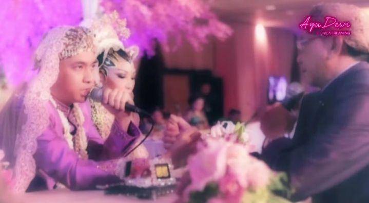 potret anniversary pernikahan ke-10 Ayu Dewi dan Regi Datau (youtube.com/Ayu Dewi)