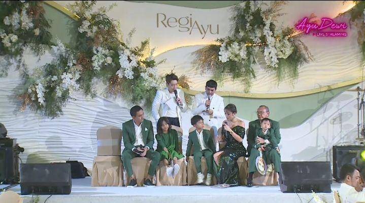 potret anniversary pernikahan ke-10 Ayu Dewi dan Regi Datau (youtube.com/Ayu Dewi)