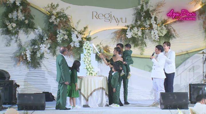potret anniversary pernikahan ke-10 Ayu Dewi dan Regi Datau (youtube.com/Ayu Dewi)