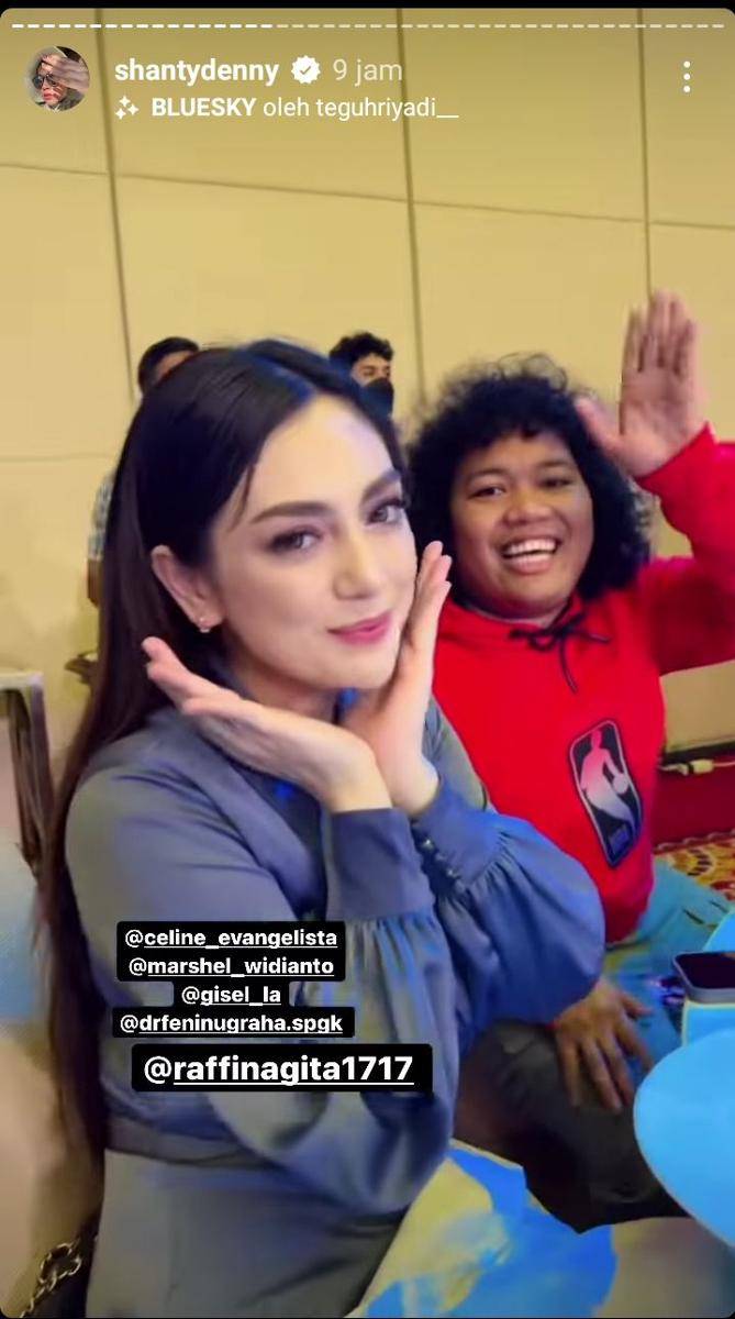 potret artis di acara anniversary pernikahan ke-10 Ayu Dewi dan Regi Datau (instagram.com/shantydenny)