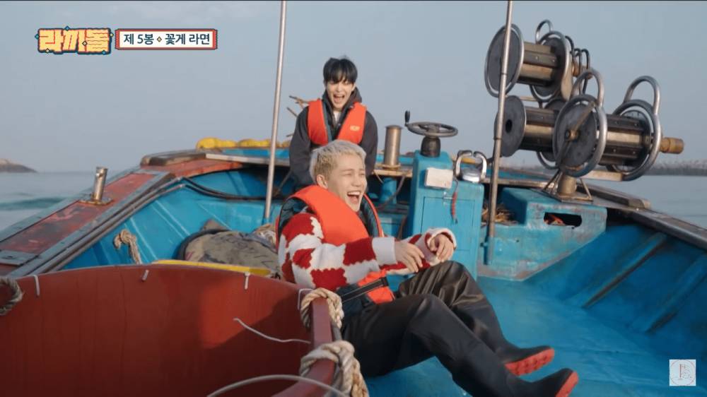 Hyunsuk dan Jihoon TREASURE di idol Ramyeonators (youtube.comm/채널 십오야)