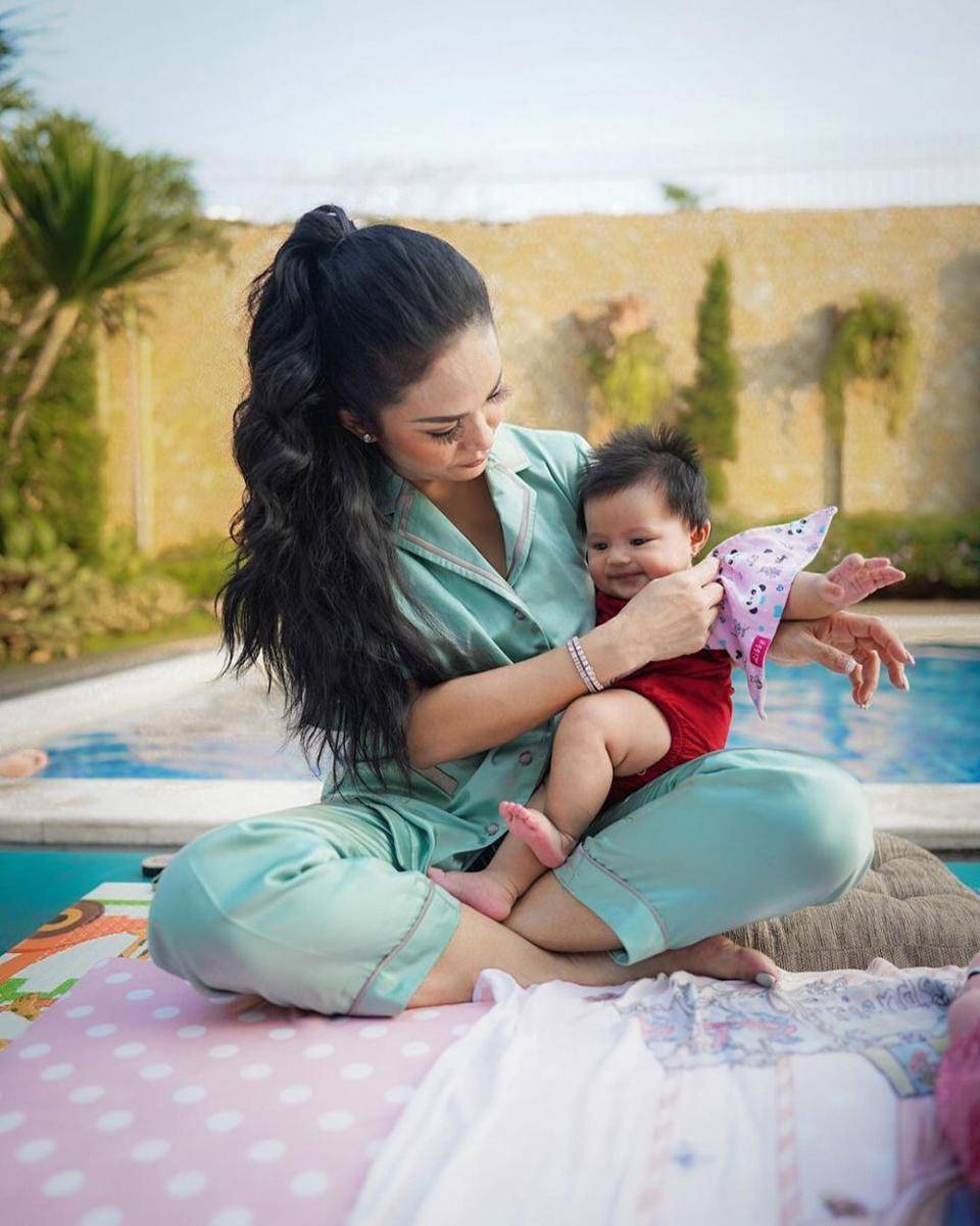 Krisdayanti dan Ameena (instagram.com/krisdayantilemos)