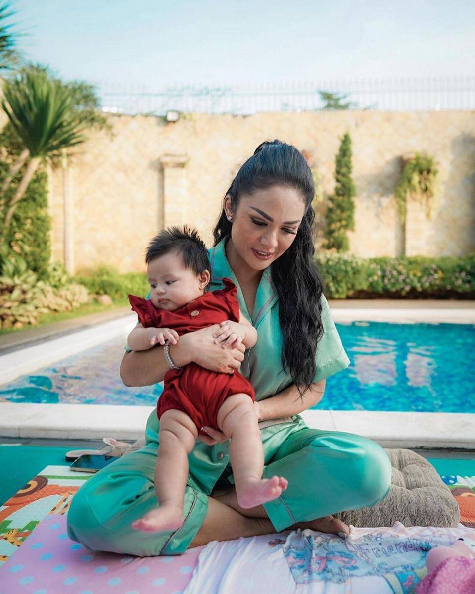 Krisdayanti dan Ameena (instagram.com/krisdayantilemos)