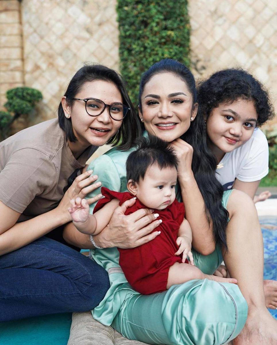 Krisdayanti dan Ameena (instagram.com/krisdayantilemos)