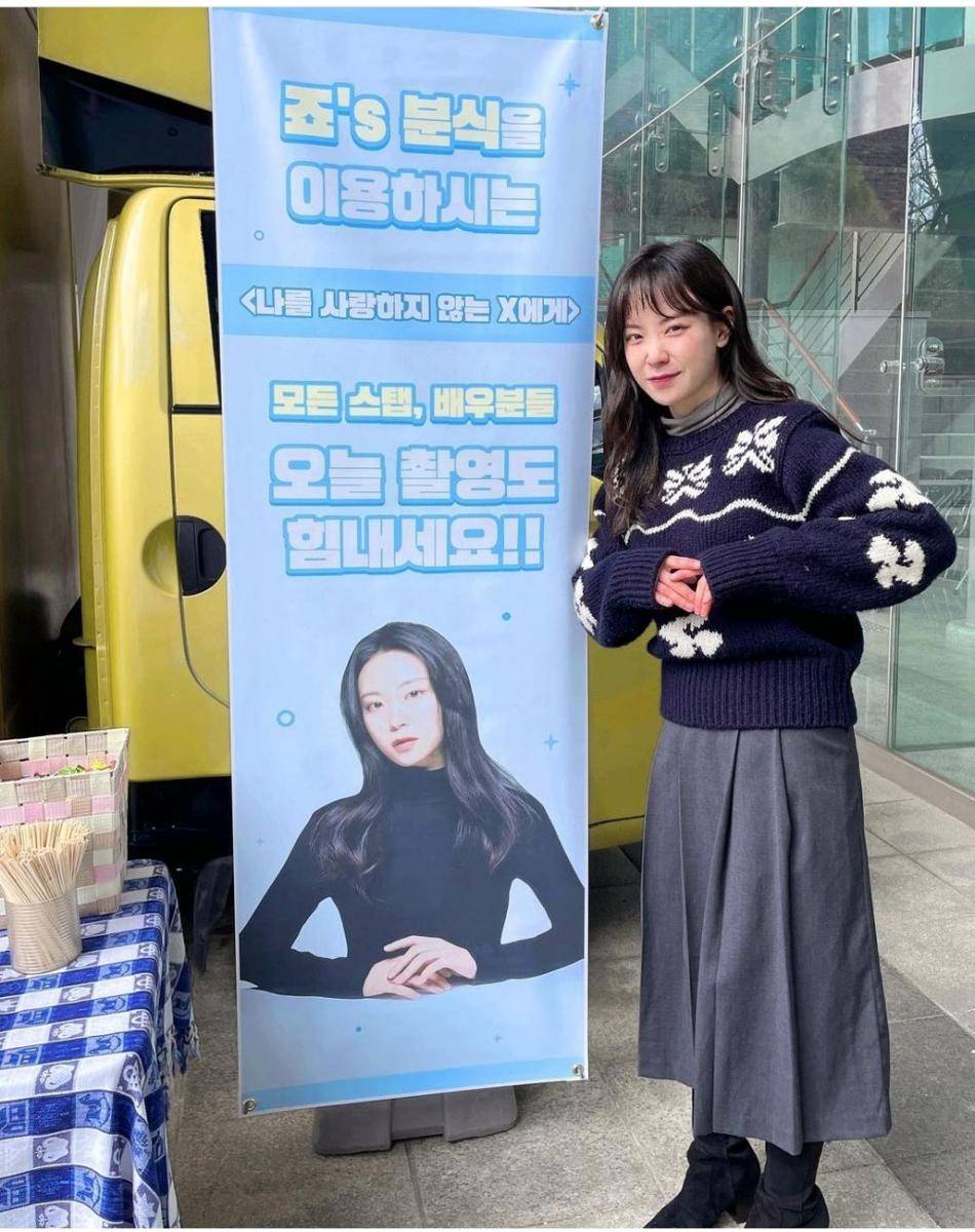Han Ji Hyo (instagram.com/laubedejuillet)