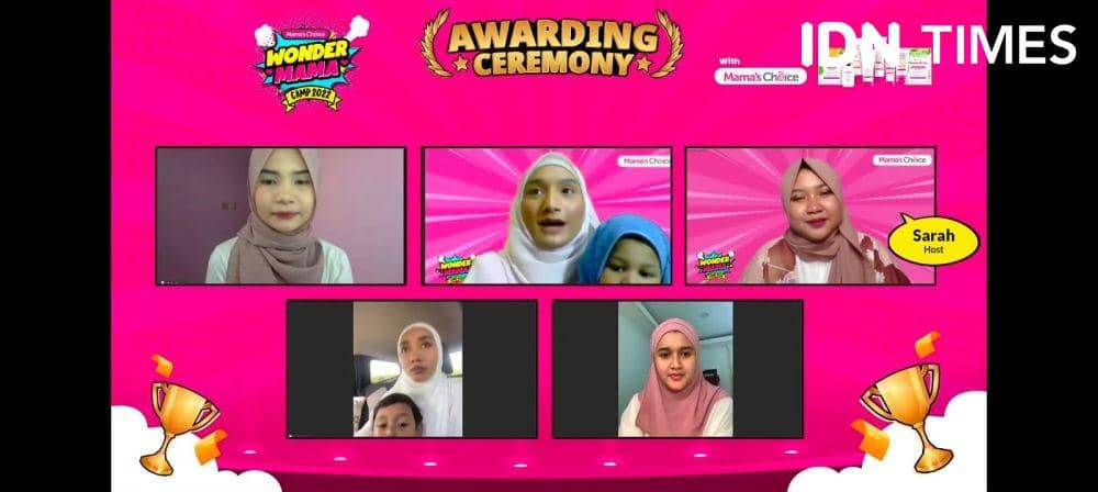 Awarding Ceremony Wonder Mama Camp 2022 by Mama's Choice. Sabtu (18/6/2022). IDN Times/Adyaning Raras