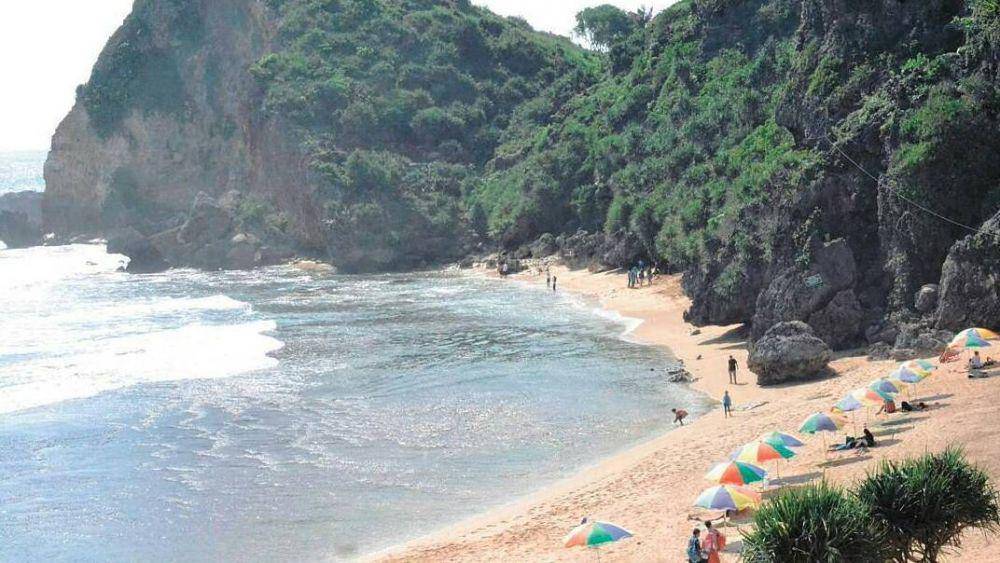 Pantai Nguyahan (instagram.com/iyan_hurint)