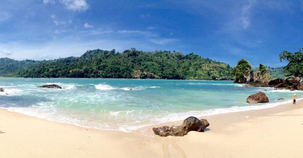 10 Panorama Pantai Wedi Putih, Salah Satu Hidden Paradise di Malang!