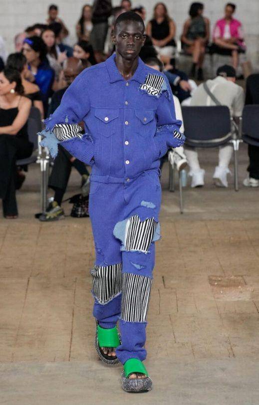 Fashion Look Pria Anti mainstream dari JW Anderson di Milan Fashion Week Men's SS23 (milanofashionweek.cameramoda.it)