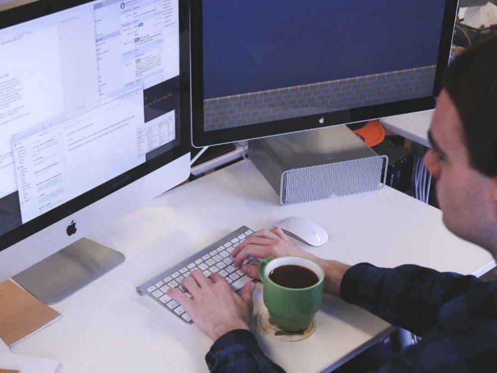 ilustrasi pekerja kantoran (pixabay.com/StartupStockPhotos)