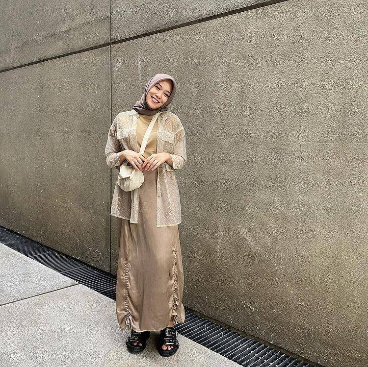 gaya berpakaian cewek bumi (instagram.com/shadirafirdausii)