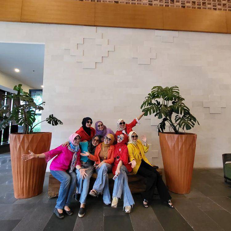 Umi Kalsum dan kolega (instagram.com/mom_ayting92_)
