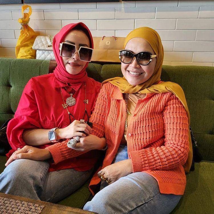 Umi Kalsum dan kolega (instagram.com/mom_ayting92_)