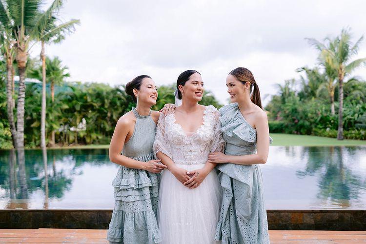 9 Potret Cathy Sharon dan Julie Estelle di Pernikahan Adik Bungsunya