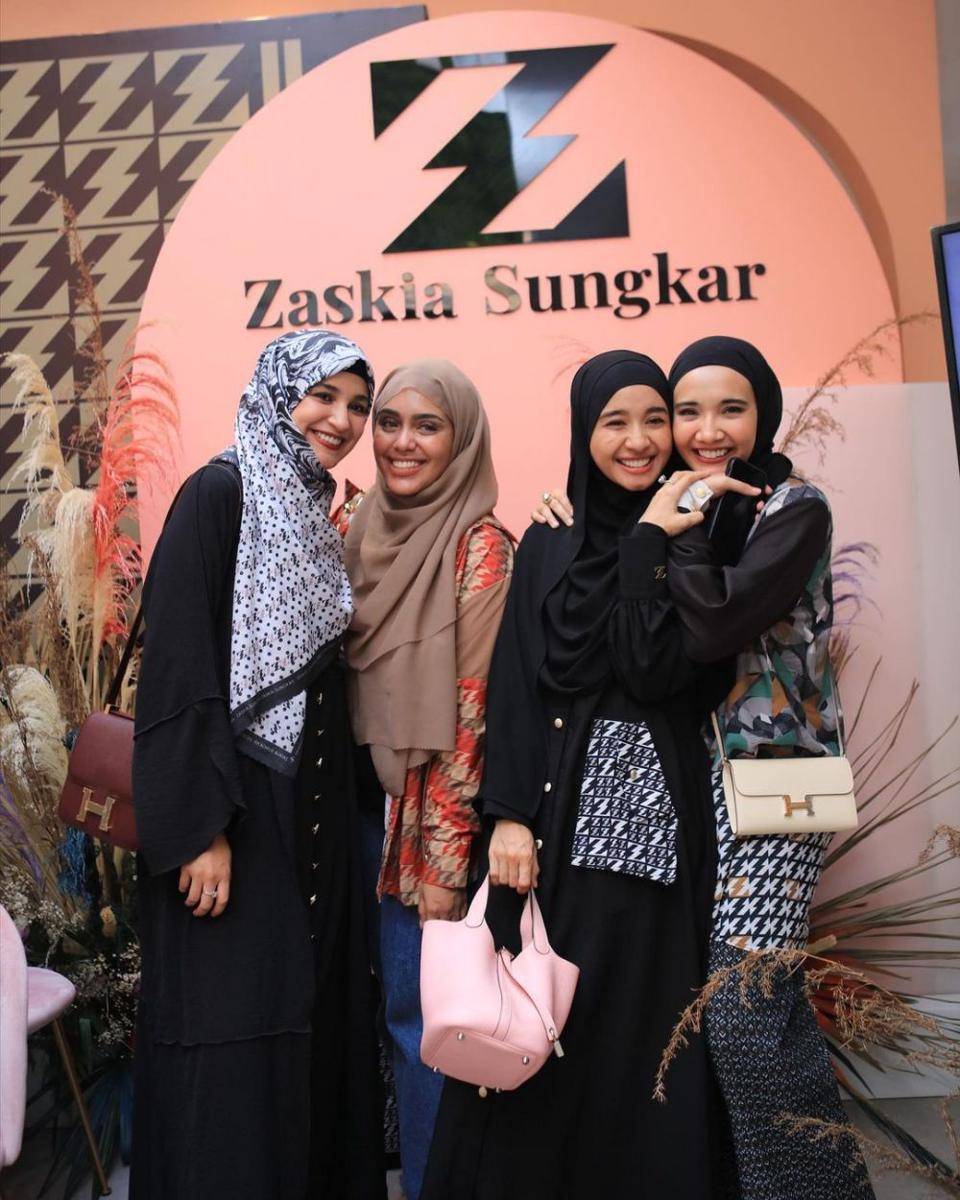potret artis di grand opening butik Zaskia Sungkar (instagram.com/zaskiasungkar15)