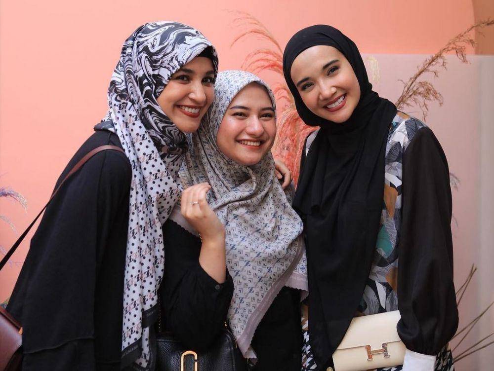 potret artis di grand opening butik Zaskia Sungkar (instagram.com/zaskiasungkar15)