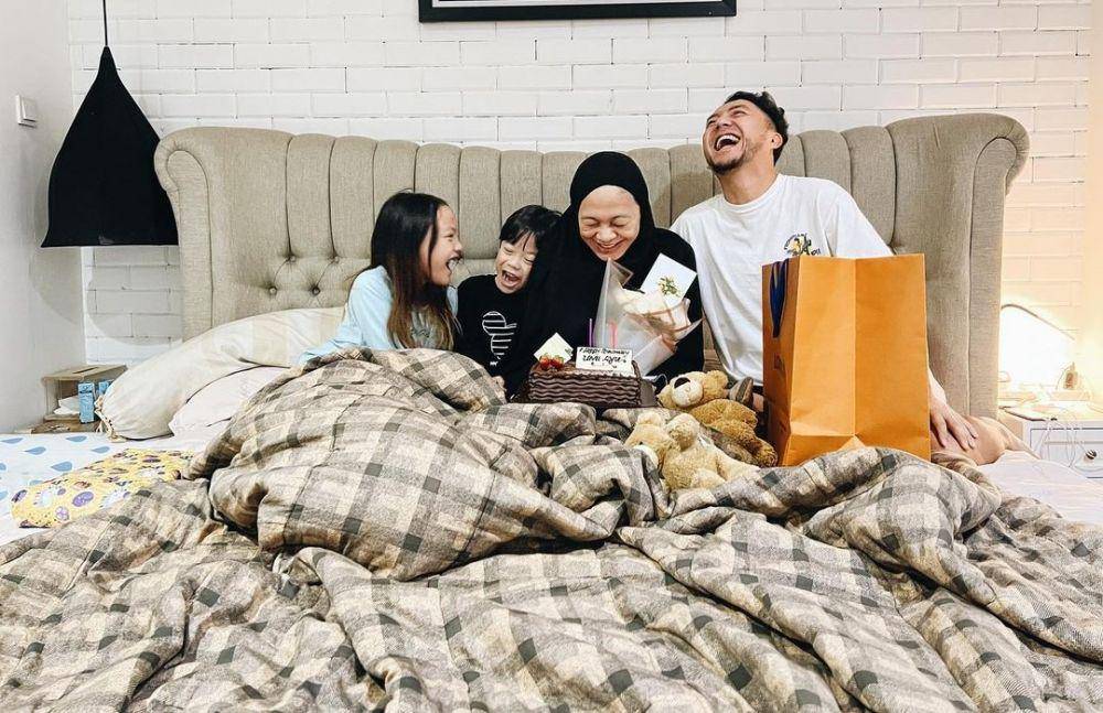 Dian Ayu dan keluarga (instagram.com/omeshomesh/)