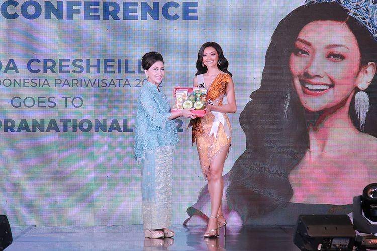 Adinda Cresheilla dan Putri Kus Wisnu Wardani (Instagram.com/officialputeriindonesia)