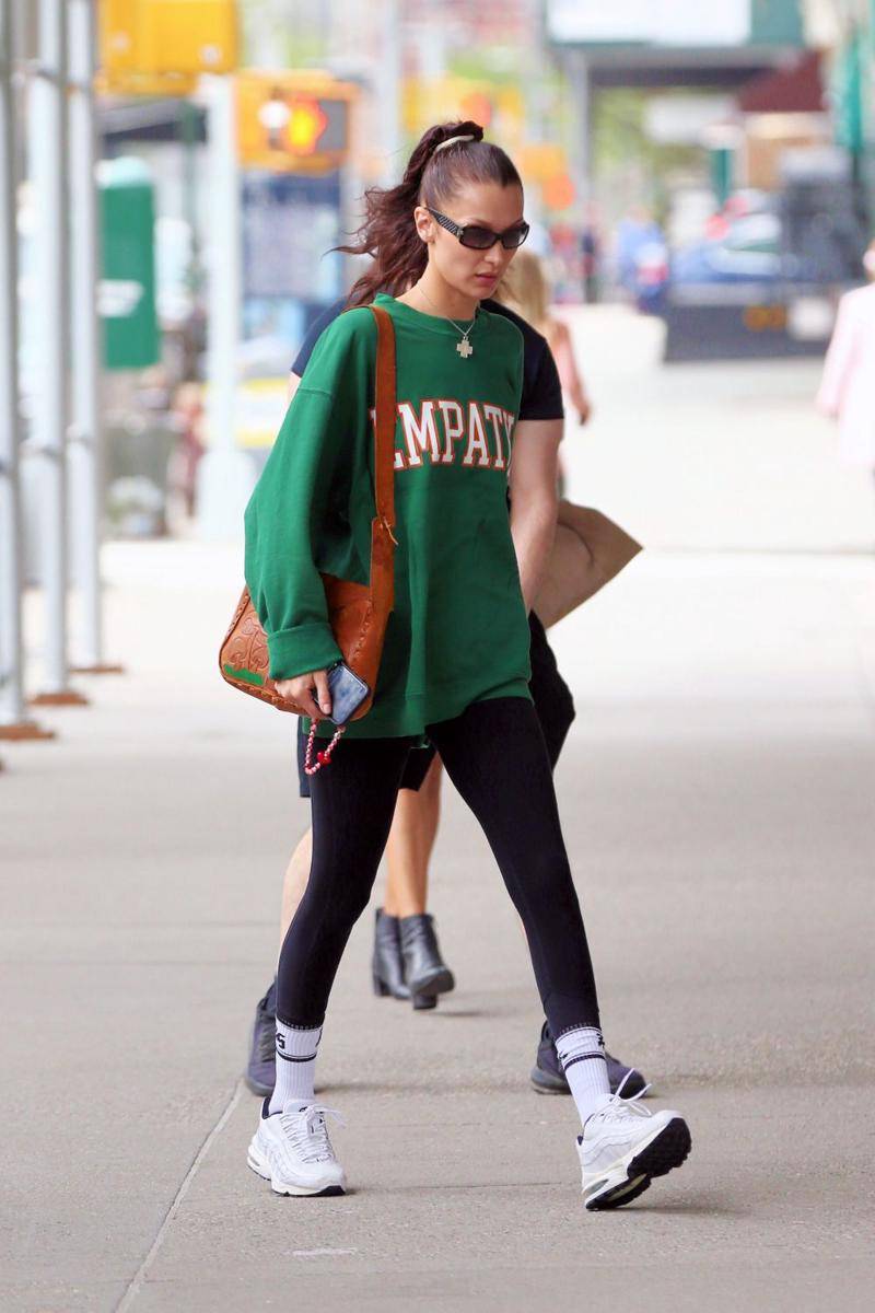 Bella Hadid (via twitter.com/BHAmidias)
