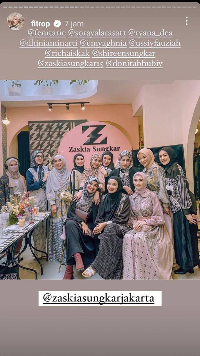 potret artis di grand opening butik Zaskia Sungkar (instagram.com/fitrop)
