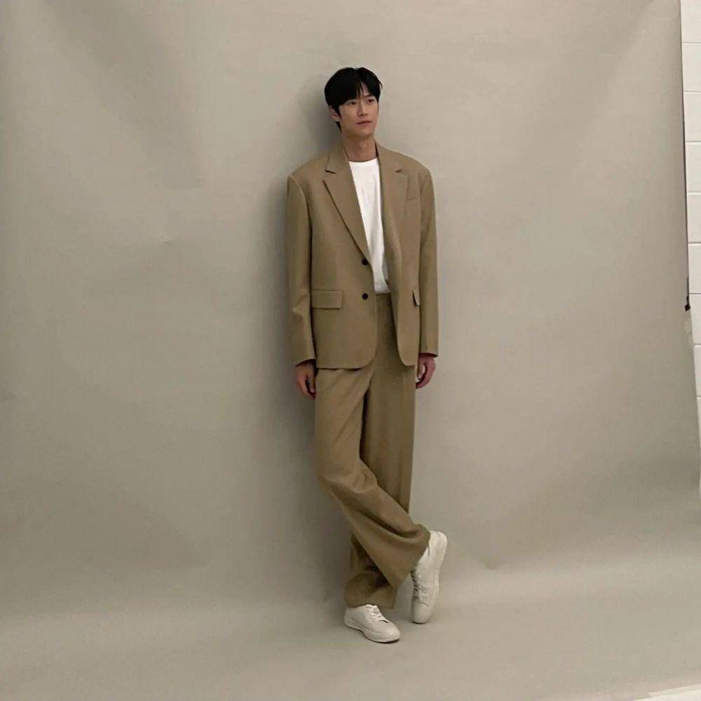 Na In Woo (instagram.com/10042n00)