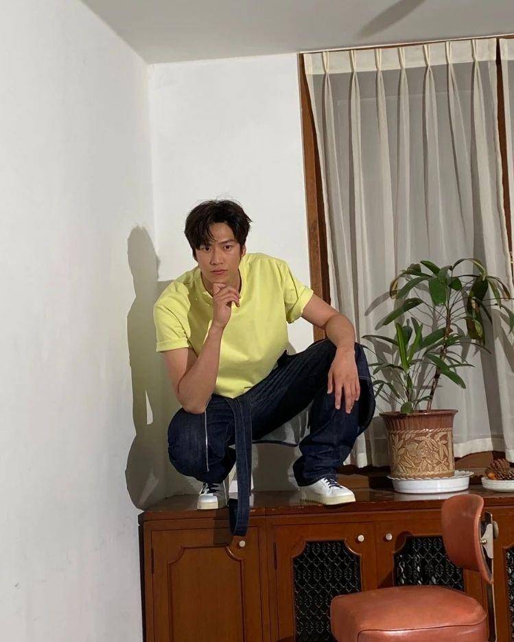 Na In Woo (instagram.com/10042n00)