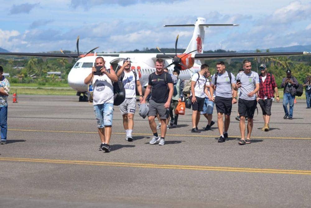 Tim Infront Moto Racing saat tiba di Bandara Sumbawa. (Dok. Diskominfotik NTB)