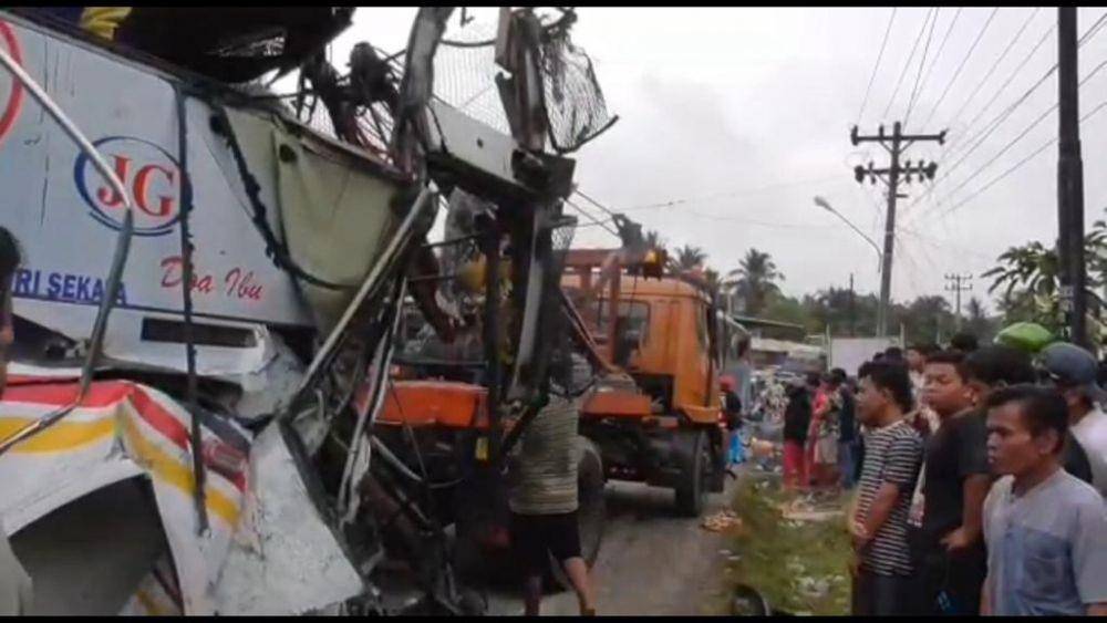 Suasana peristiwa kecelakaan bus di Labusel Sumut (Dok. Istimewa)