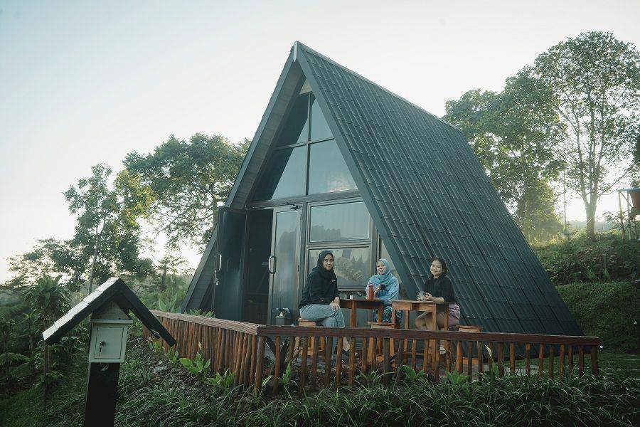 Potret liburan di Nebula Glamping, Bogor (IDN Times/Herka Yanis Pangaribowo)