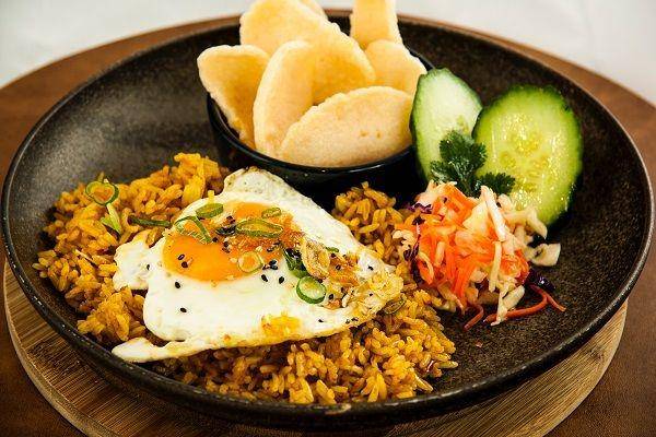 nasi goreng (pexels.com/karen laårk boshoff)