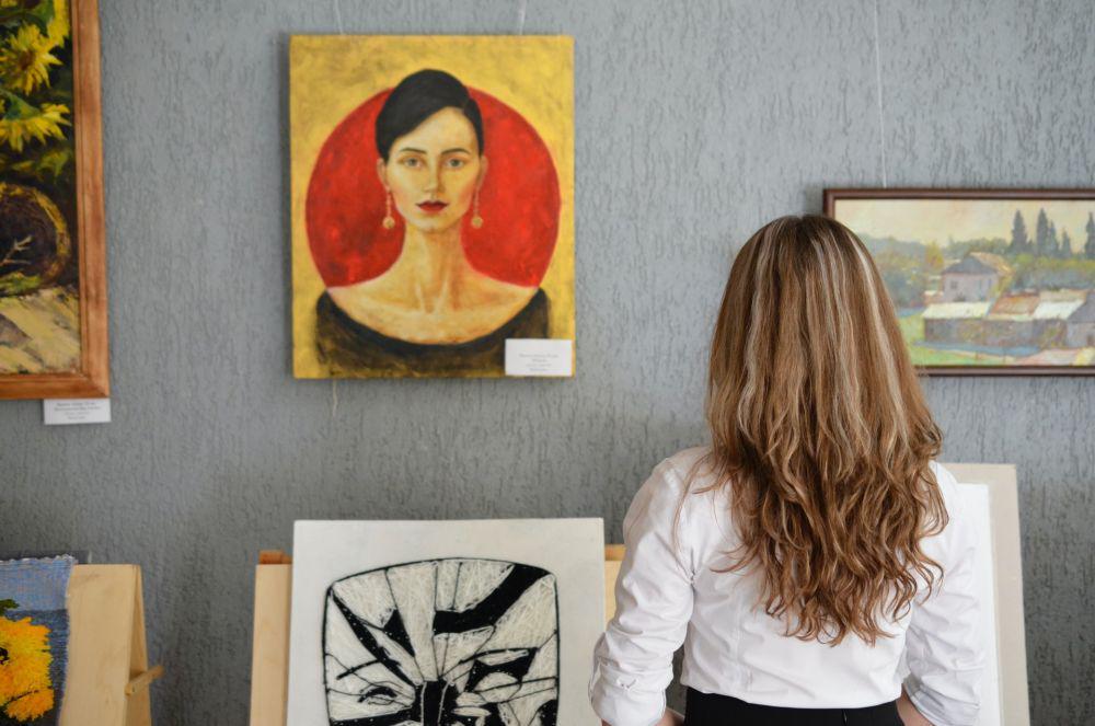 5 Manfaat Pergi ke Museum Seni untuk Kesehatan Mental Menurut Studi