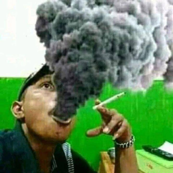 potret janggal bapak-bapak selfie (instagram.com/lucuaja13)