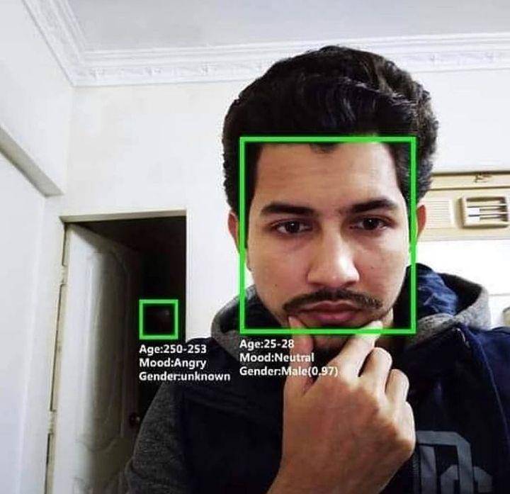 potret janggal bapak-bapak selfie (instagram.com/humor.receh)