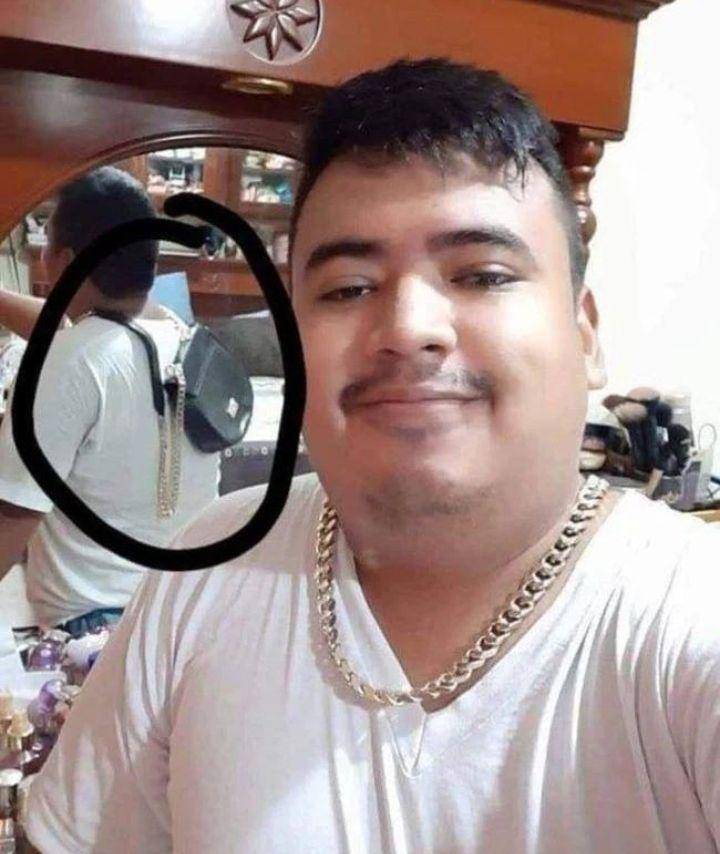 potret janggal bapak-bapak selfie (instagram.com/lucuaja13)
